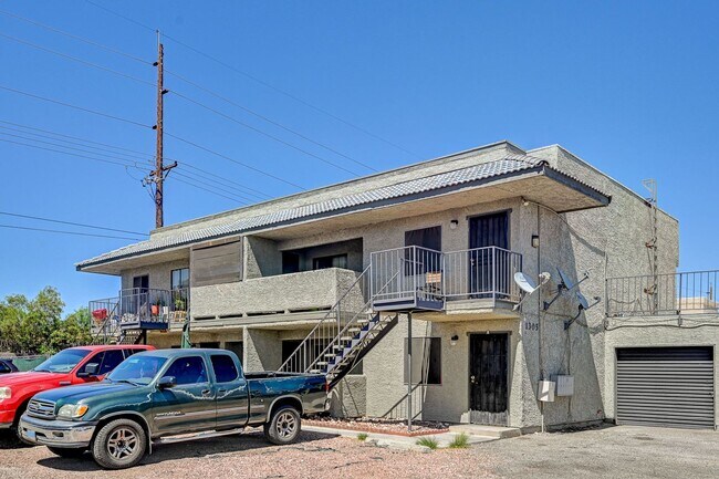 Foto del edificio - 1305 Kari Lee Ct