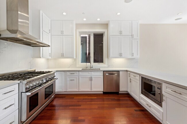 Foto del edificio - 1759 W Surf St