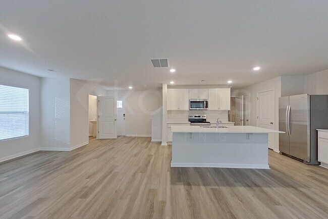 Foto del edificio - 117 Inez Ave