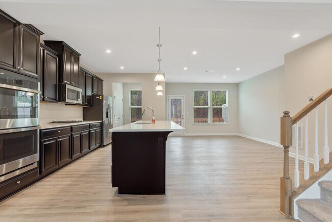Foto del edificio - 3 Story Townhome in Channing Park!
