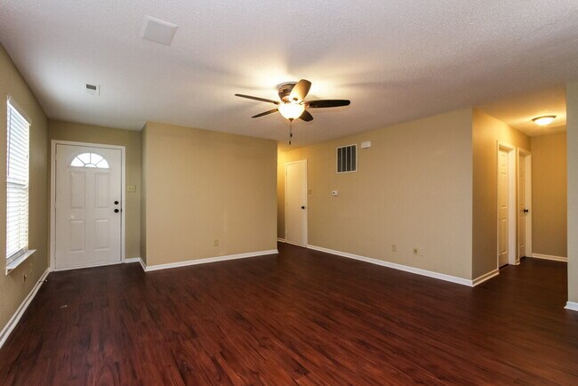 Building Photo - 2174 Providence Dr