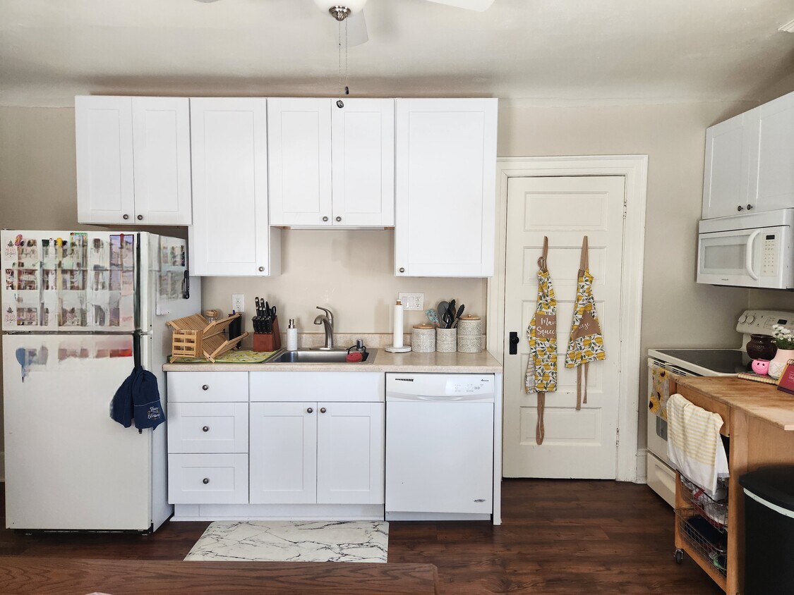 Kitchen - 454 W Wisconsin Ave