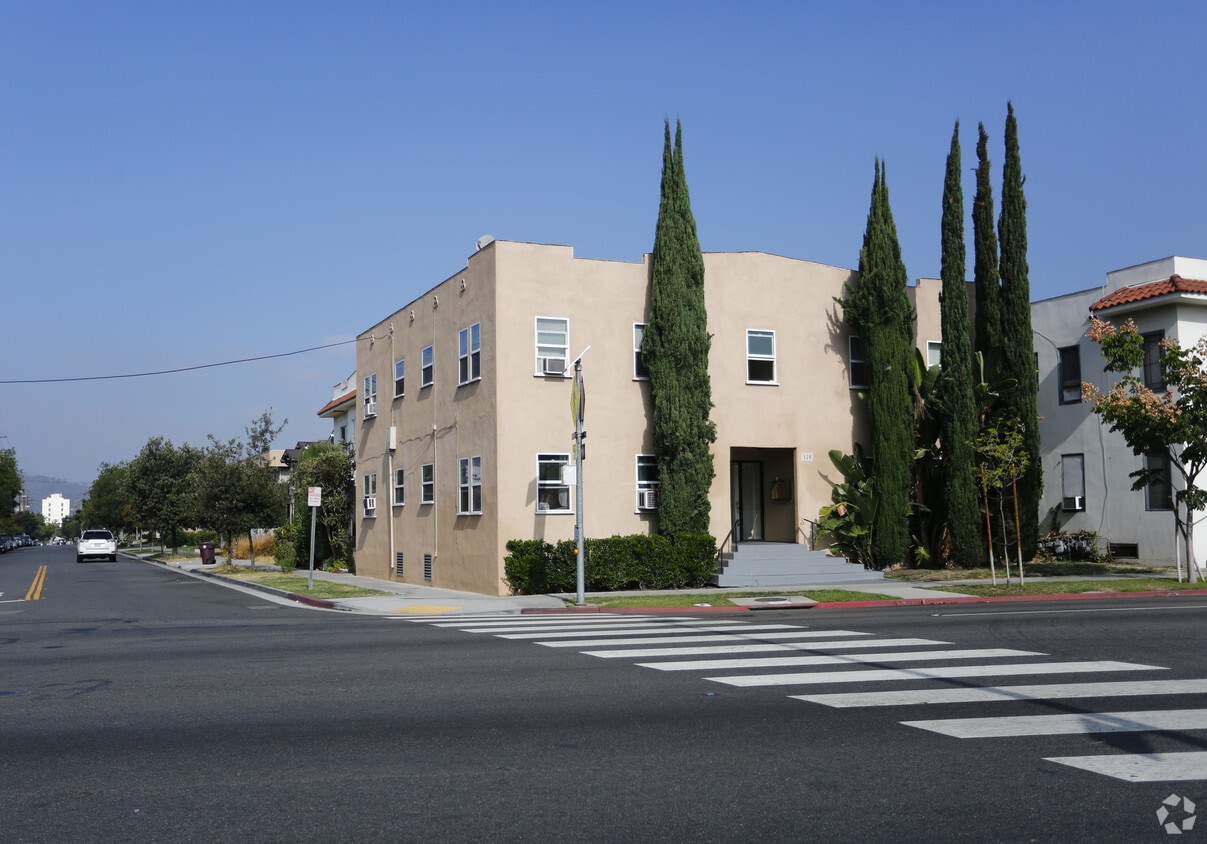 Building - 325 S Glendale Ave