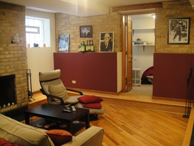 Foto del edificio - 6535 N Bosworth Ave