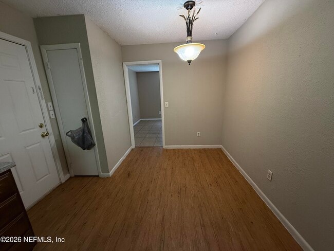 Building Photo - 808 Meadowbrook Dr