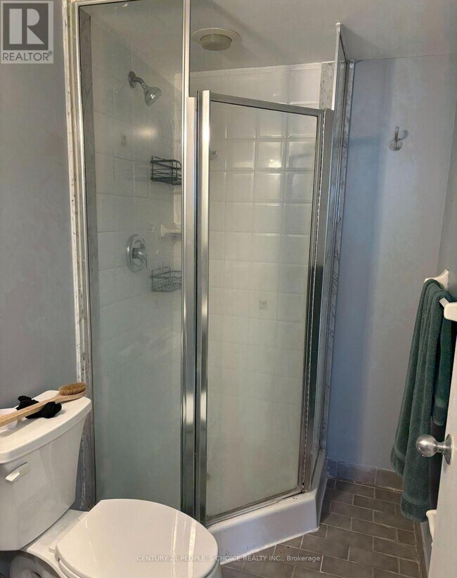 Photo du bâtiment - 61 Markbrook Ln