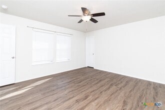 Building Photo - 1321 Cozy Creek Dr