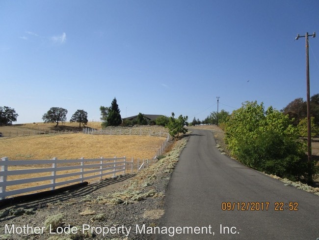 Building Photo - 3 br, 2.5 bath House - 4002 Little John Road