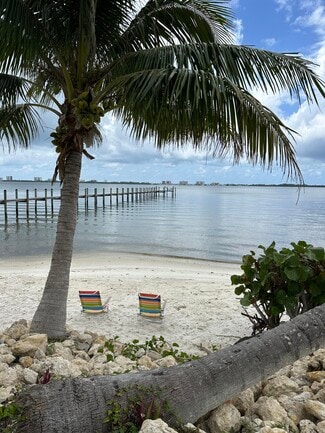 Building Photo - 4490 NE Indian River Dr