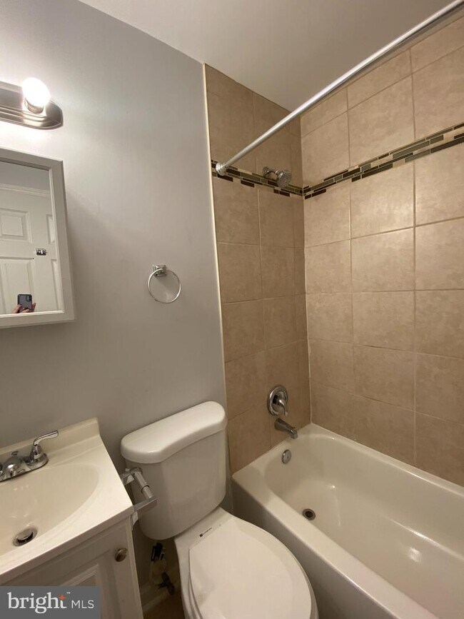 Foto del edificio - 5506 Midwood Ave