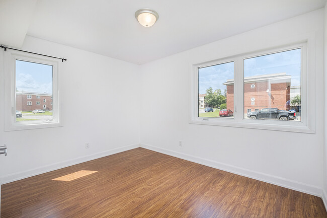 Building Photo - 368 Tillbury Ave