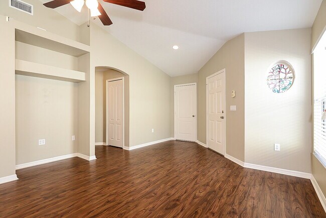 Foto del edificio - 1533 Marsh Wood Dr