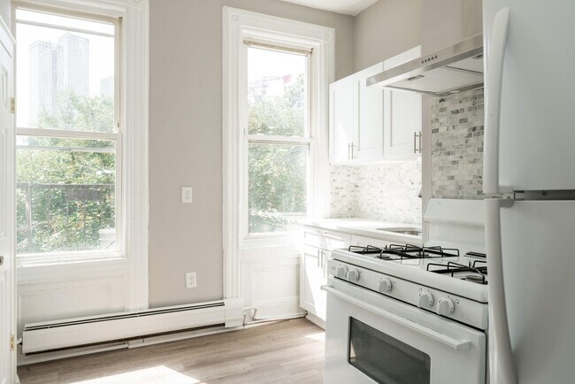 Foto del edificio - 139 Hopkins Ave