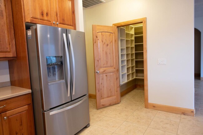 Foto del edificio - Beautiful home in Santa Clara!  Pet Friendly.