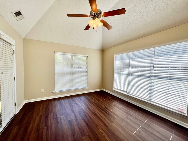 Building Photo - 9146 Glen Cove