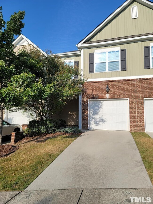 Building Photo - 742 Silver Stream Ln