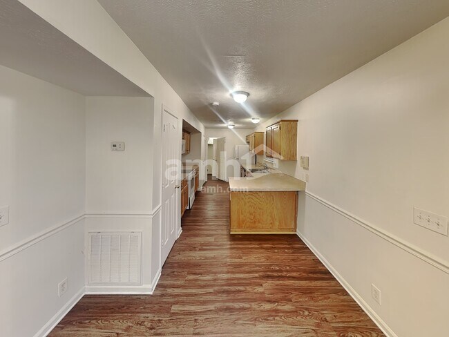 Building Photo - 7024 Legacy Dr