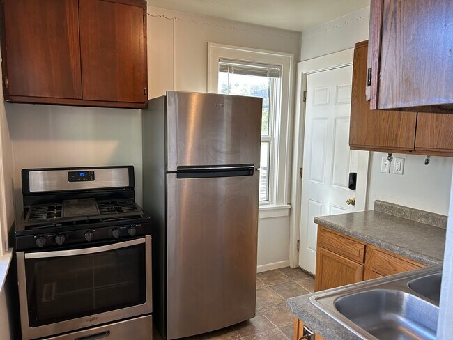 Vista de la cocina 2 - 203 Annapolis St W