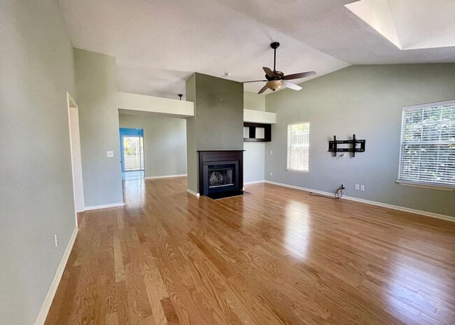 Building Photo - Available June 1st. 3 BR/2 BA in the Heart...