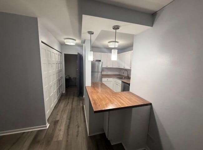 Photo - 3930 N Pine Grove Avenue Unit 608 Apartment