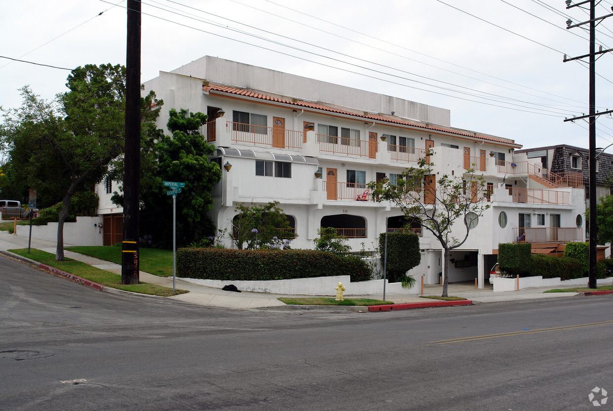 Building Photo - 216 E Imperial Ave