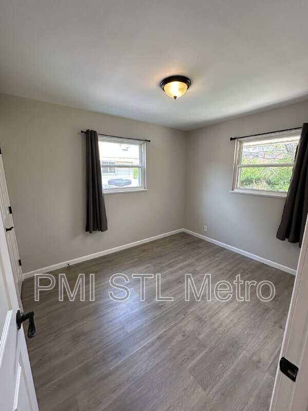 Building Photo - 10776 Spring Garden Dr