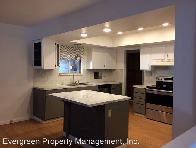 Foto del edificio - 3 br, 2 bath House - 2420 Poplar Dr