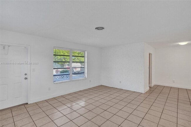 Building Photo - 16980 N Miami Ave