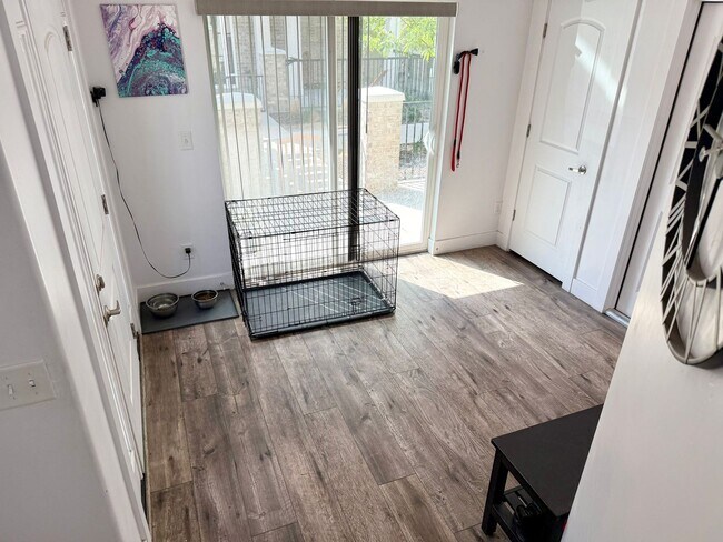 Building Photo - Beautiful corner townhome in Cardon Square community