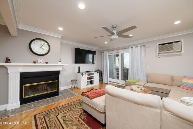 Building Photo - 164 S Linden Ave