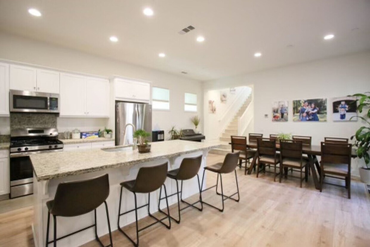 Primary Photo - Newer Development 4-Bed House in Santa Ana