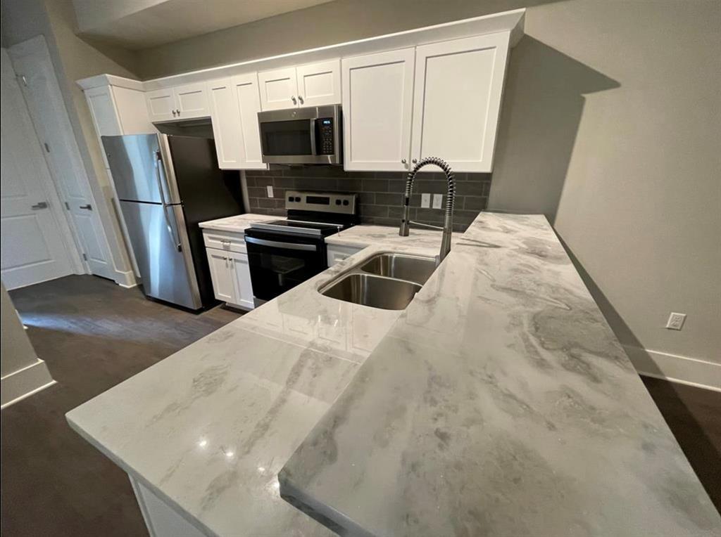 Foto principal - 2727 Houston Ave