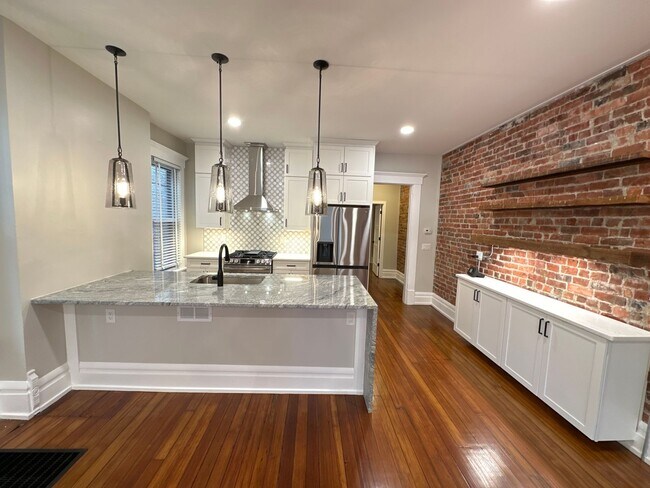 Building Photo - Dennison Ave 866-868 CR