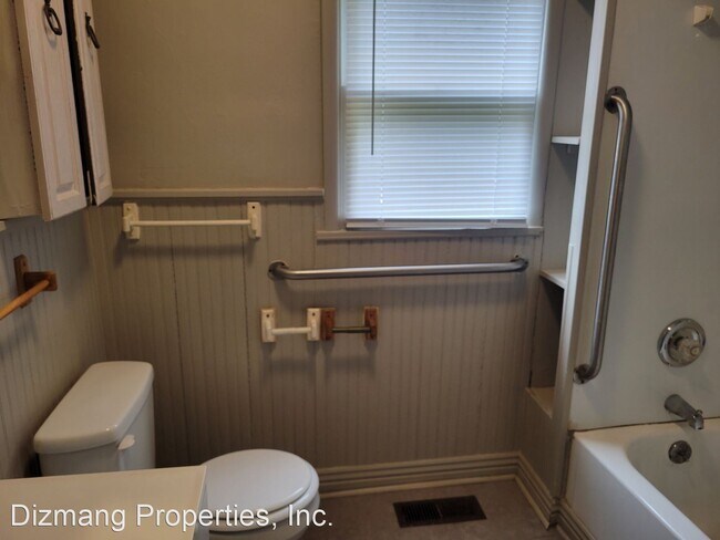 Building Photo - 2 br, 1 bath House - 943 S. Douglas