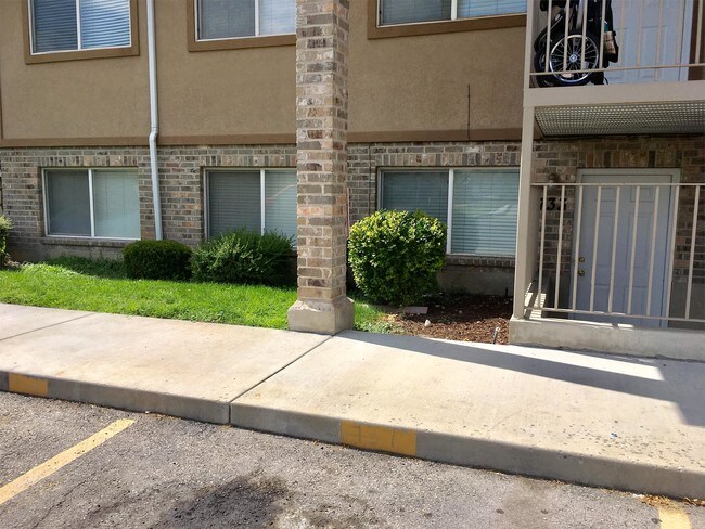 Building Photo - 731-737 W 600 S