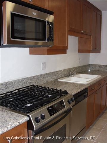 Foto del edificio - 17168 Newhope St