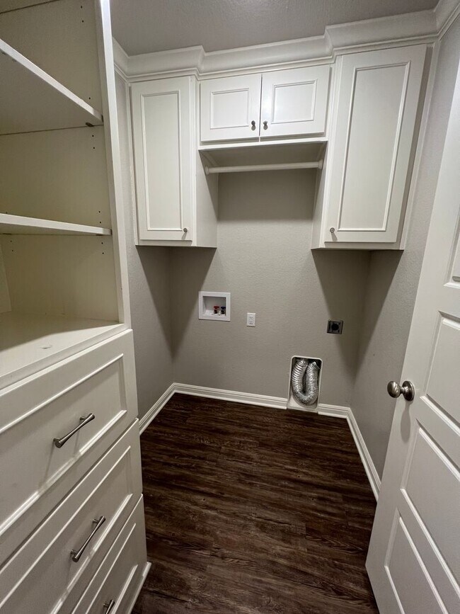 Foto del edificio - 5429 Meadow Ridge Dr