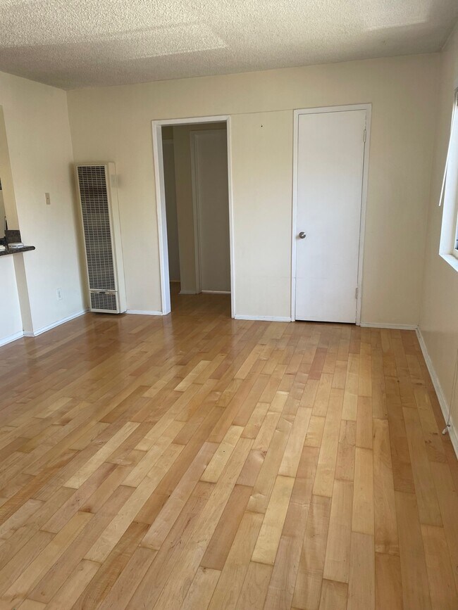 Building Photo - 2021 Marshallfield Ln
