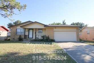 Building Photo - 9906 E 7th St