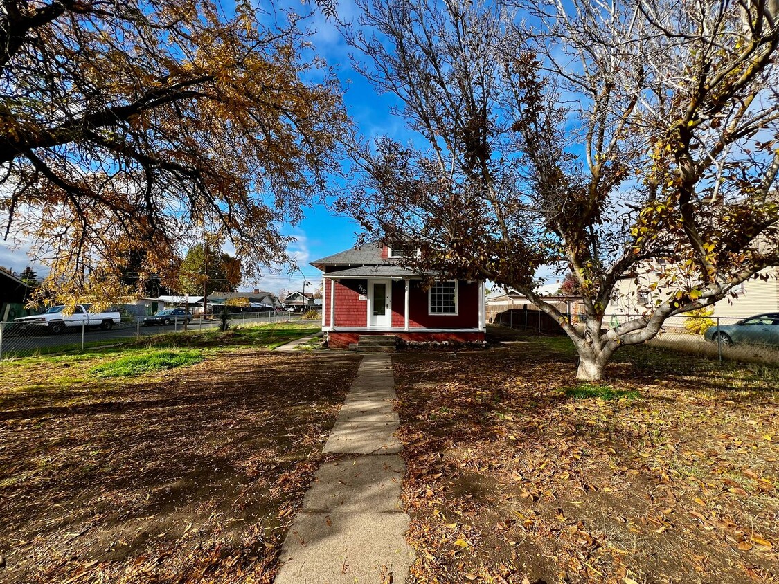Foto principal - Non refundable and security deposit total:...