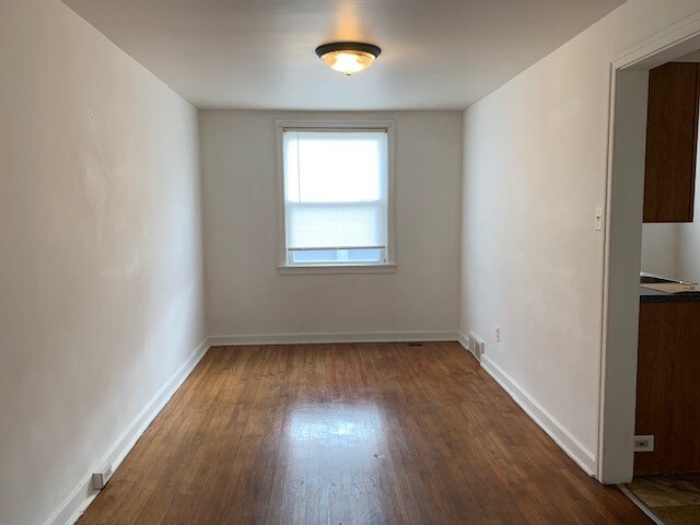 Building Photo - 2461 Harris Terrace