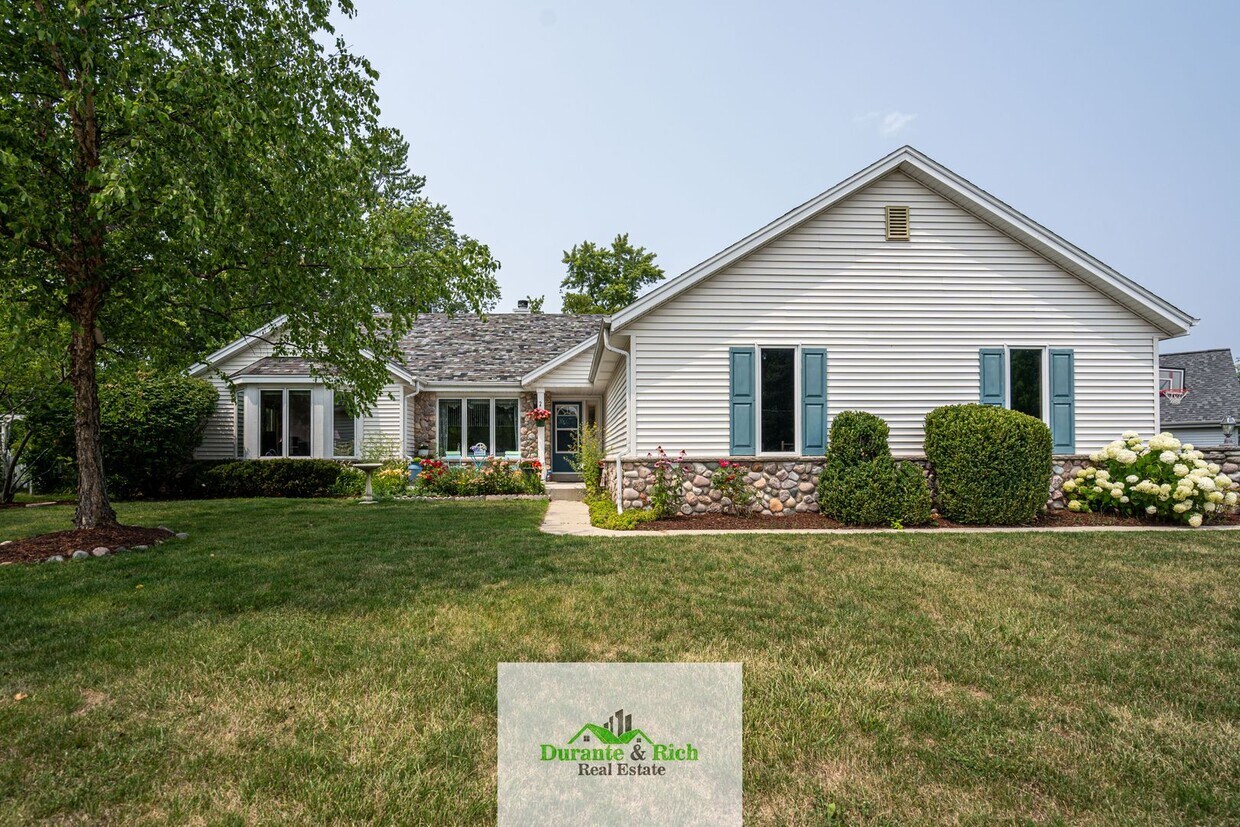Primary Photo - Beautiful 3 bedroom 2 Bath in the Perfect ...