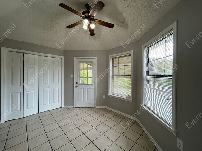 Foto del edificio - 4891 Summitridge Dr