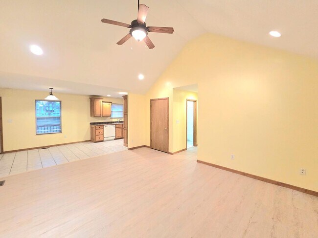 Foto del edificio - 621 E Bedford St