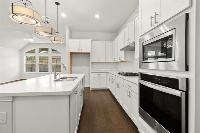 Building Photo - 223 Oleander Loop