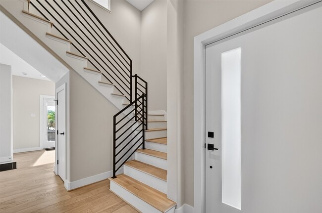 Building Photo - 2511 N MacGregor Way