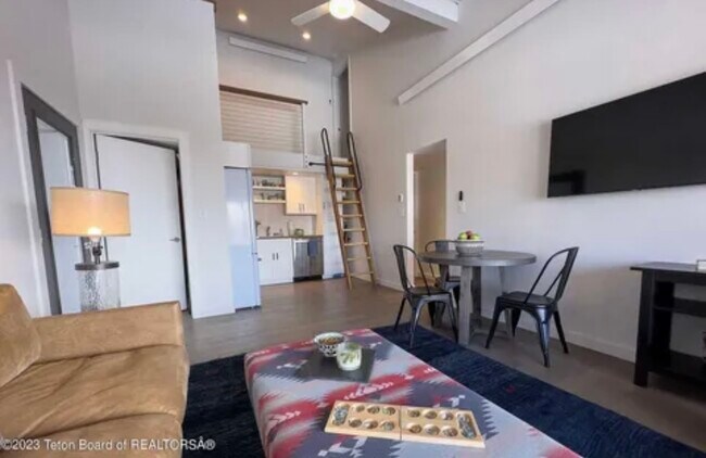 Foto del edificio - 355 W Deloney Ave