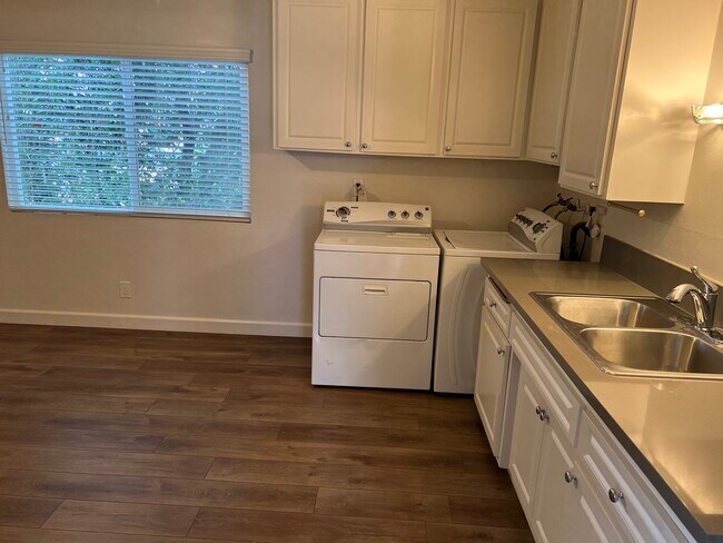 Laundry in Kitchen - 318 Sierra St