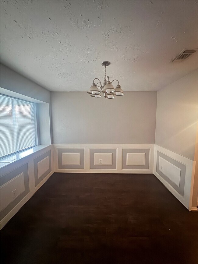 Foto del edificio - 2806 Goldspring Ln