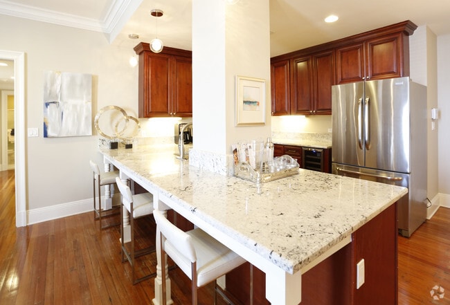Hermes Kitchen - Four Winds Apartments